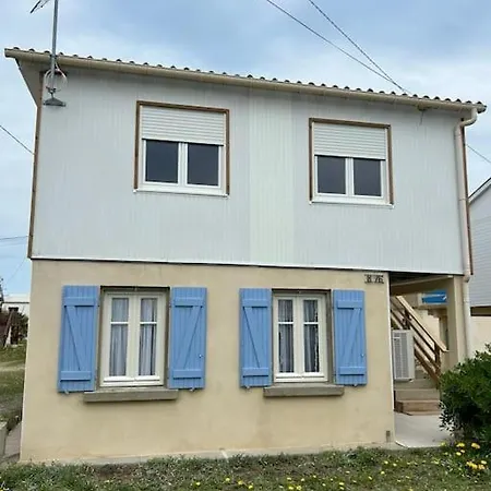 Holiday home Maison 200 M De La Climatisation Et Wifi *